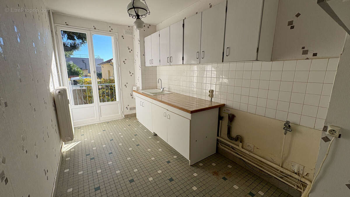 Appartement à YZEURE