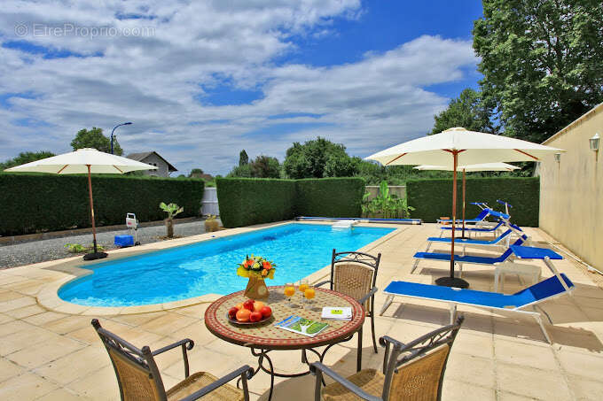 Commerce à RAZAC-SUR-L'ISLE