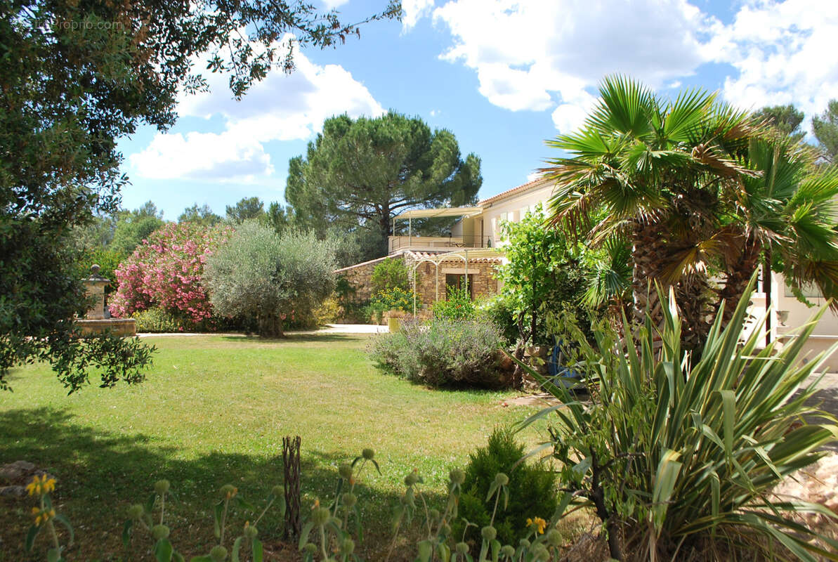 Maison à COTIGNAC