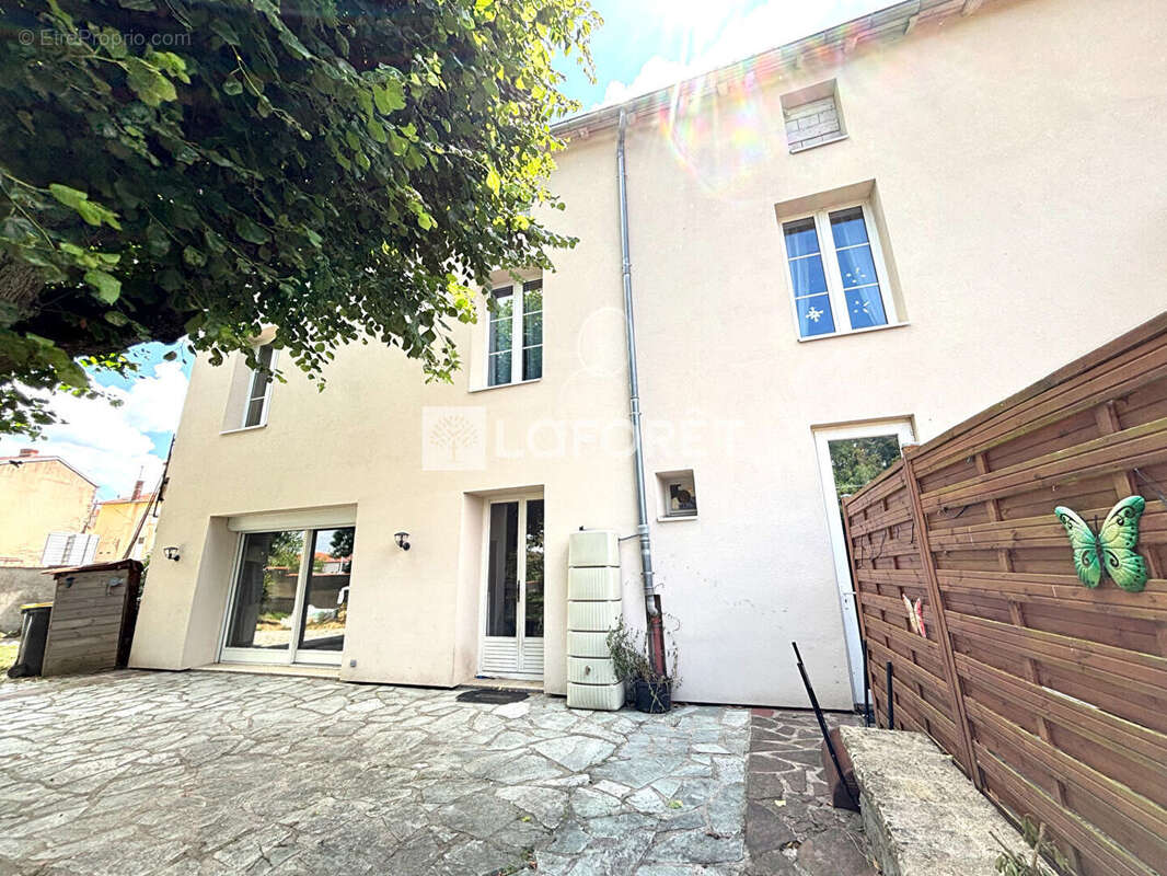 Maison en pierres T7 à Saint-Symphorien-de-Lay - 335 m², jardin 2 100 m² et appartement loué, 349 000 - photo 7