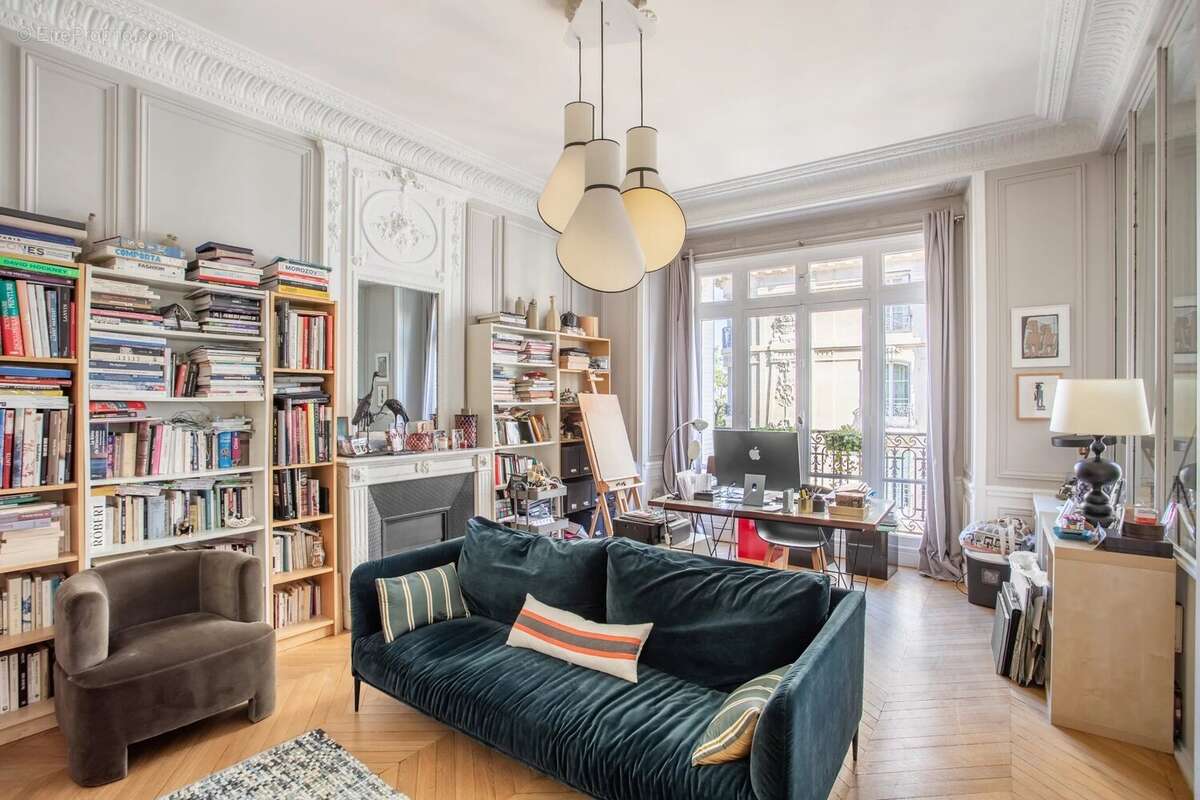 Appartement à PARIS-16E