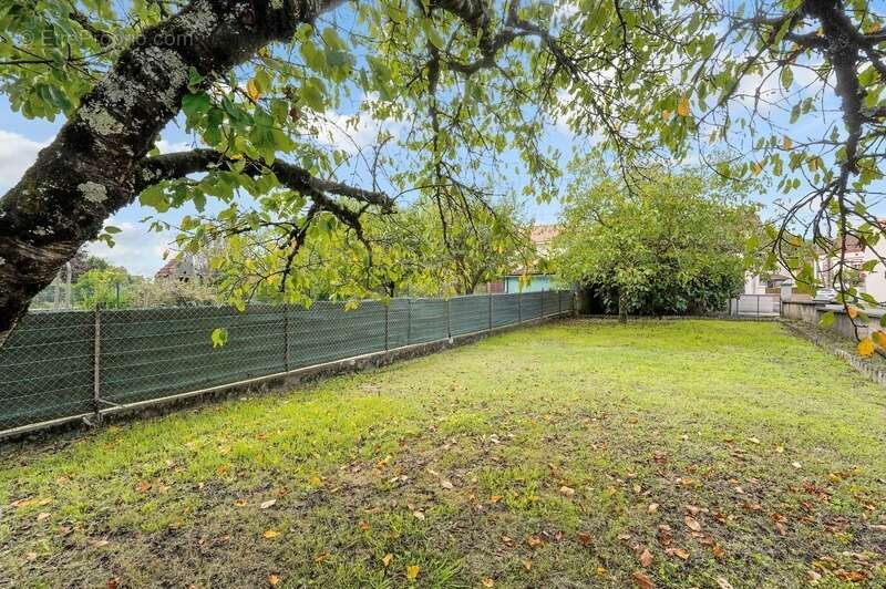 MAISON DE VILLE avec 2 garages et jardin - photo 13