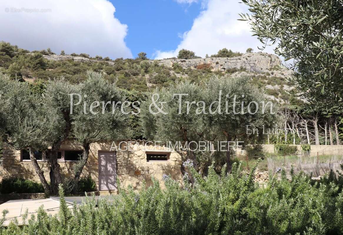 Maison à SAINT-SATURNIN-LES-APT