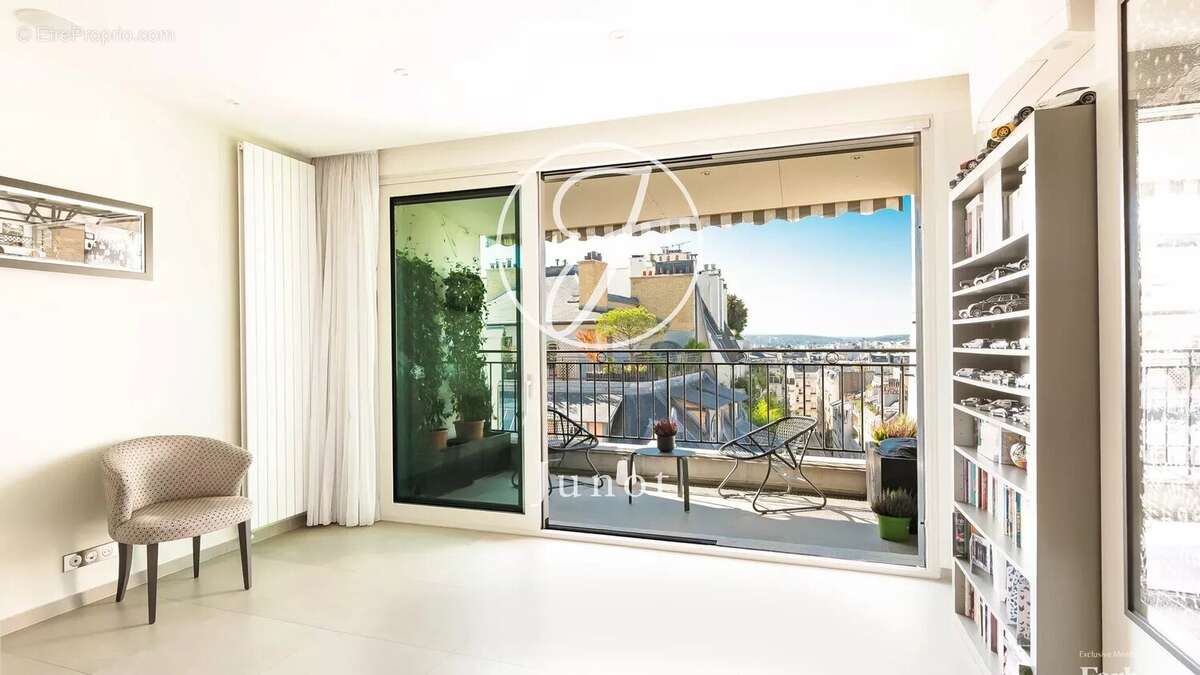 Appartement à PARIS-16E