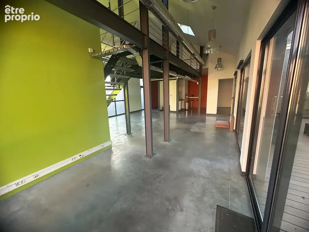 À vendre ! Local professionnel ou commercial de 120 m² avec terrasse, parking et nombreux atouts - photo 12