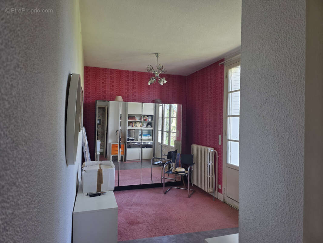 Maison à DUN-SUR-AURON