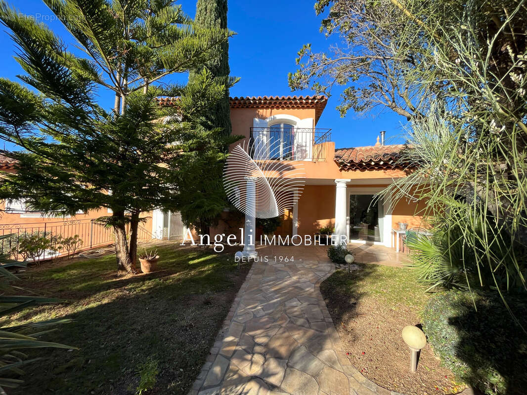 Saint aygulf : villa avec belle vue degagee - photo 15