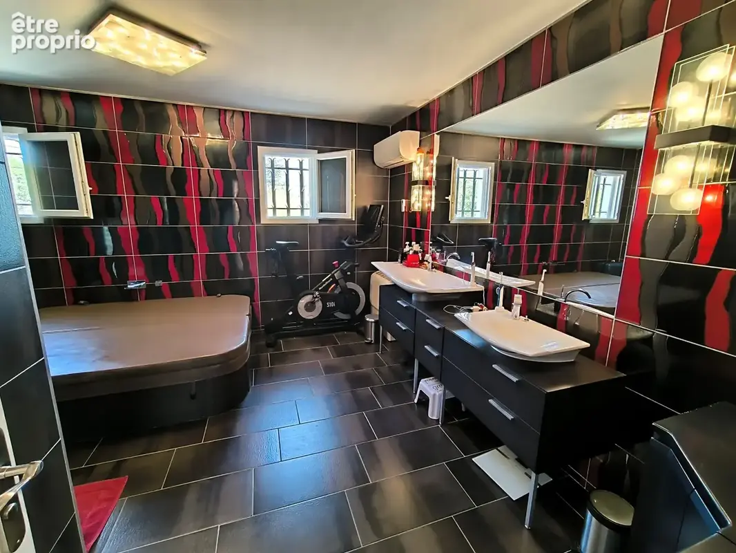 Villa contemporaine de 177m2 avec picsine et garages - photo 19