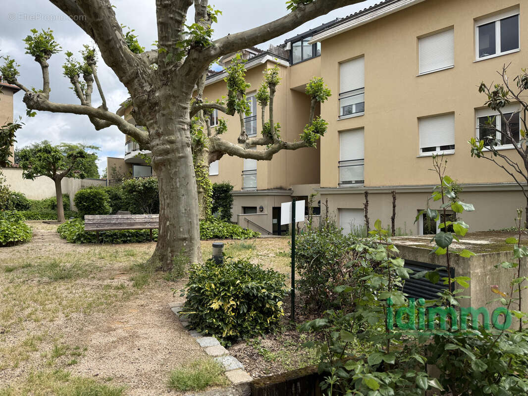 Appartement à GREZIEU-LA-VARENNE