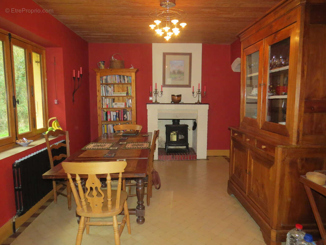 Maison à VIRE-EN-CHAMPAGNE