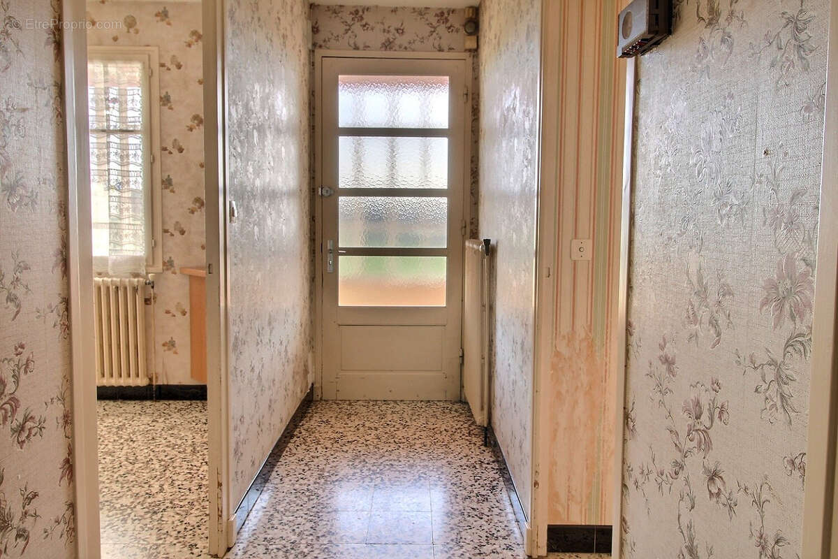 Maison à SAINT-CLEMENT-SUR-GUYE