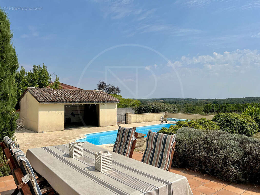 Grande maison en pierre avec piscine et vue dégagée - photo 2