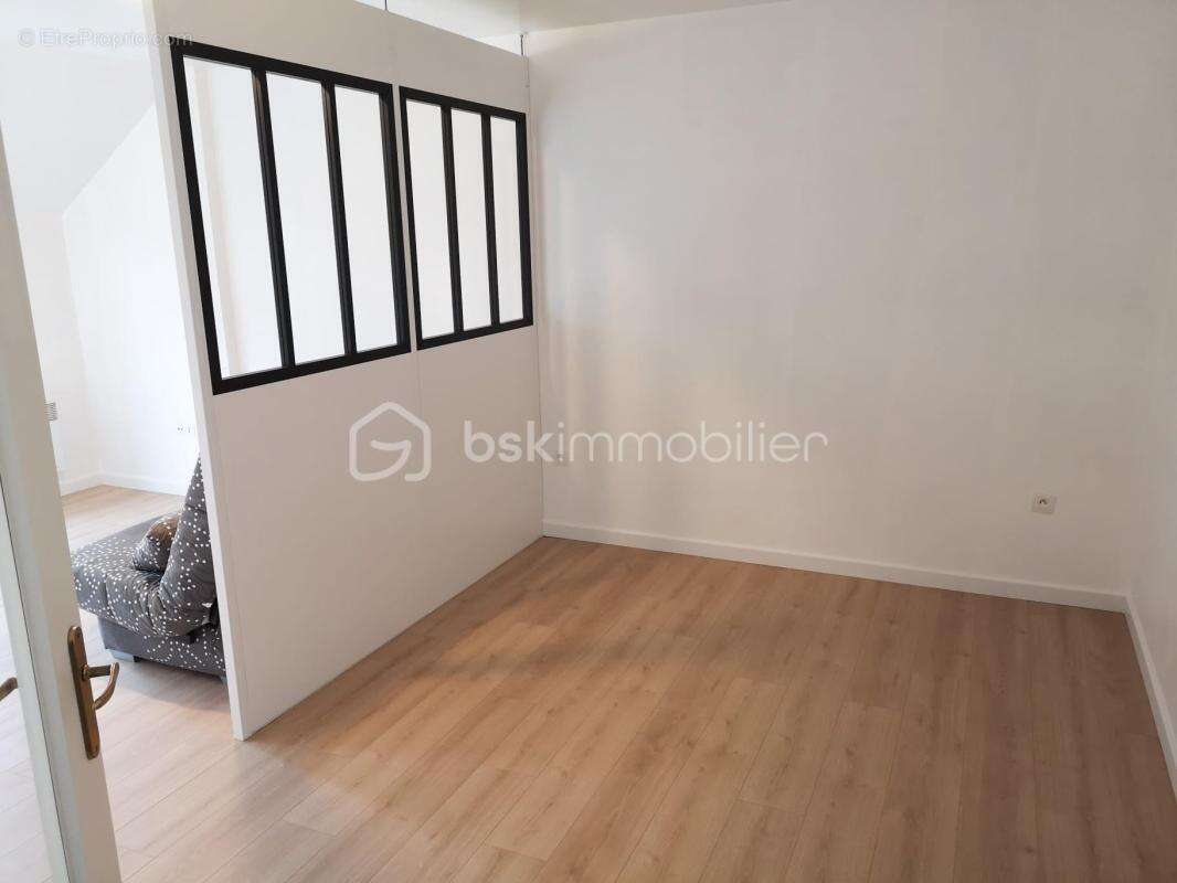 Studio de 35 m² à côté de L'ESIEE avec parking et cave - photo 3