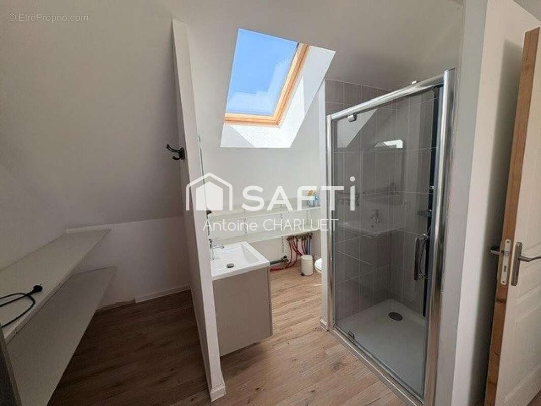 Maison 138 m² à Saint-Genou  - photo 9