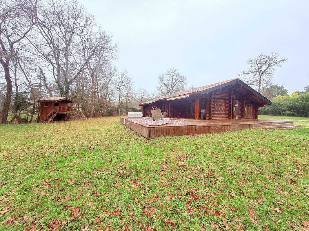 Maison à VENDAYS-MONTALIVET