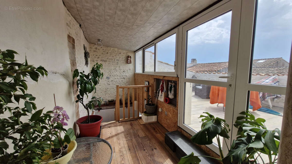 Maison à MORTAGNE-SUR-GIRONDE