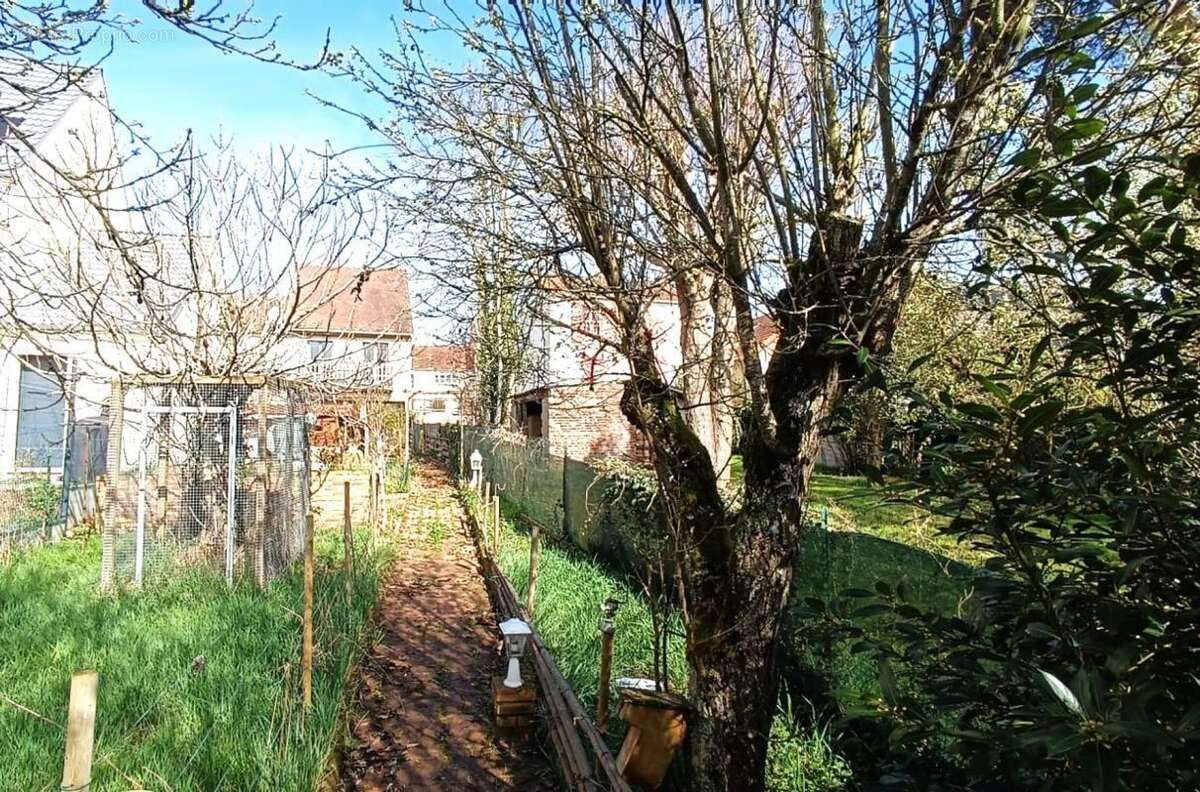 Maison à VAUX-LE-PENIL