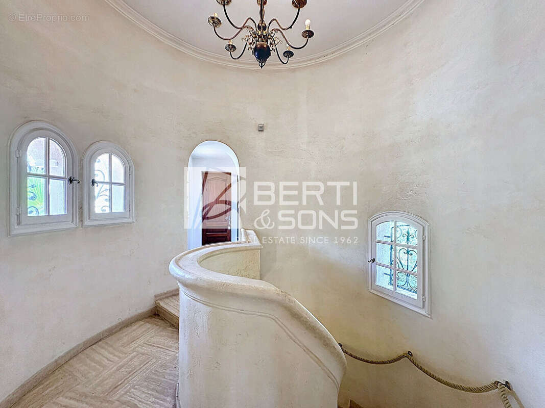 Maison à MANDELIEU-LA-NAPOULE