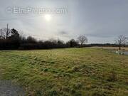Terrain à SAINT-JEAN-DE-LINIERES