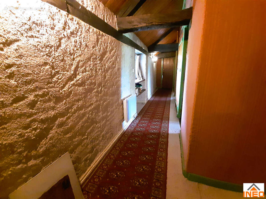 Maison à MONTREUIL-LE-GAST