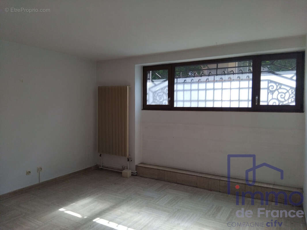 Commerce à VALS-PRES-LE-PUY