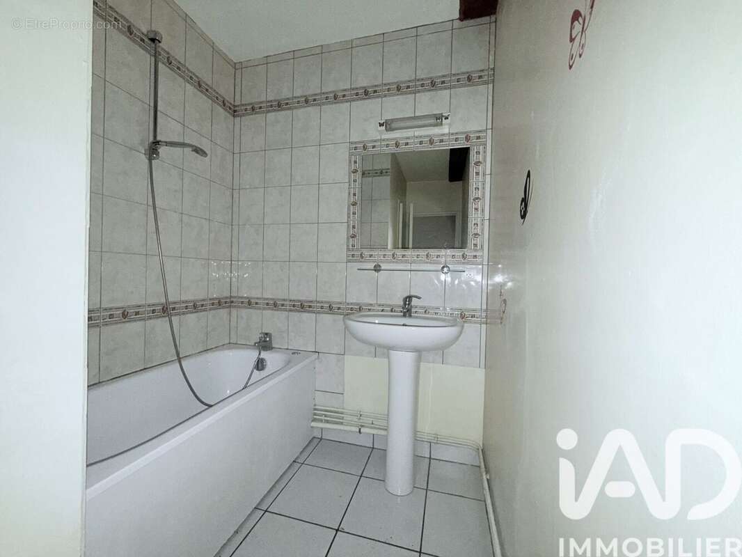 Appartement 500 m² à Sedan  - photo 4