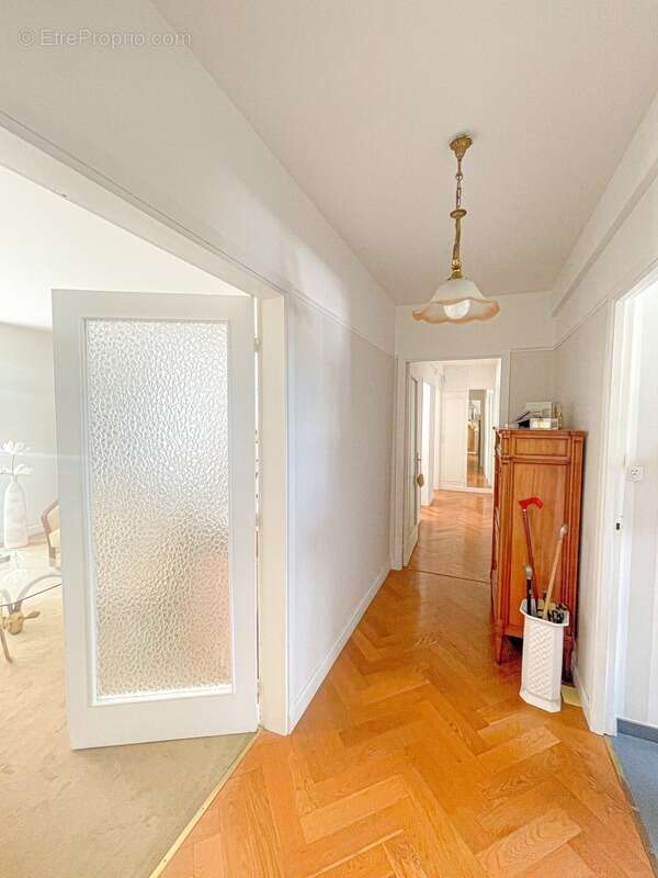 CALAIS , Dpt (62) à vendre appartement 3 pièces 75M2 , deux chambres , cave , parking privatif - photo 4