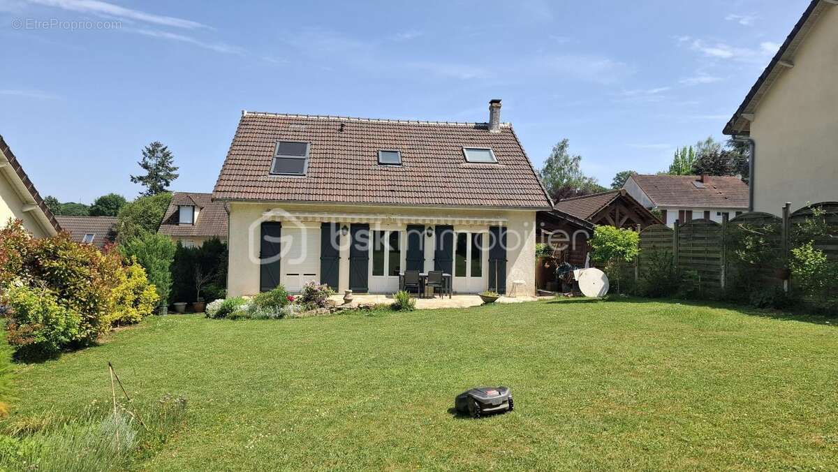 Maison traditionnelle au cœur de Saint-Arnoult-en-Yvelines : calme et espace garantis ! - photo 11