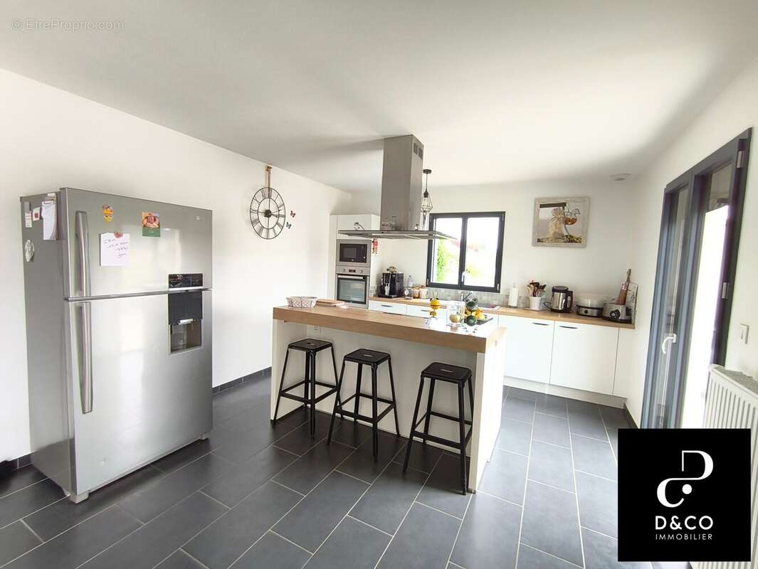 Maison à CHARNAY-LES-MACON