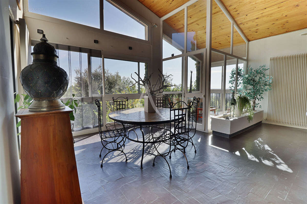 Villa d architecte lumineuse de 393m² sur 2777m² avec piscine et dependances a pierrevert - photo 13