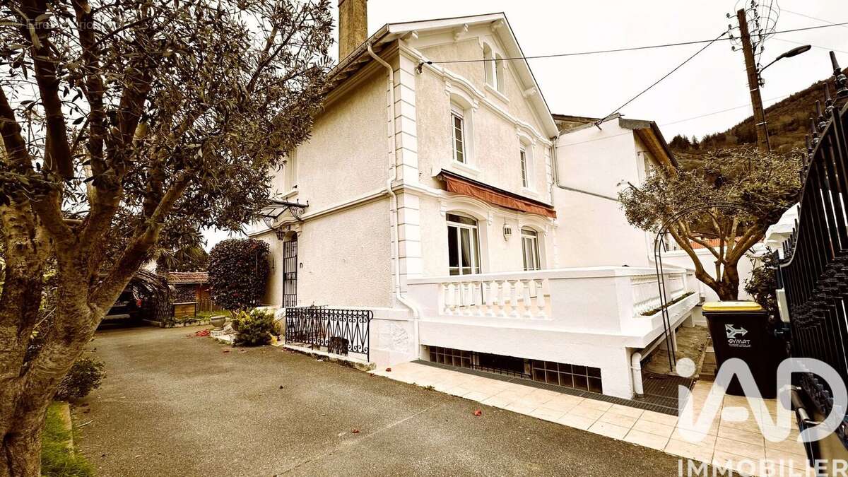 Maison 191 m² à Lourdes  - photo 2