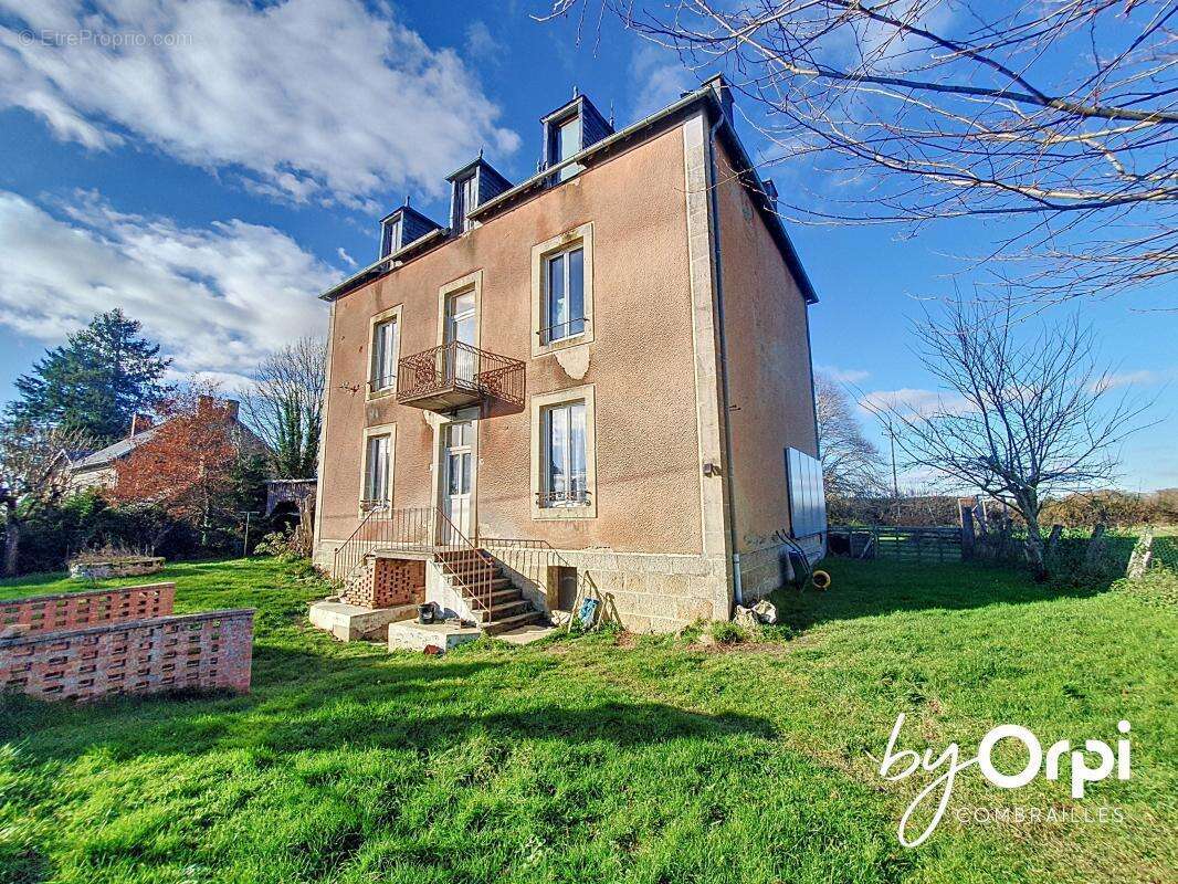 Maison à MONTEL-DE-GELAT