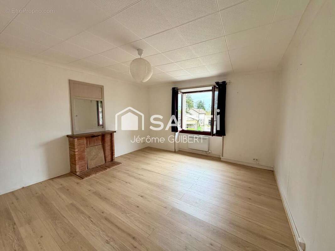 Maison 96 m² à Argenton-Chateau  - photo 6
