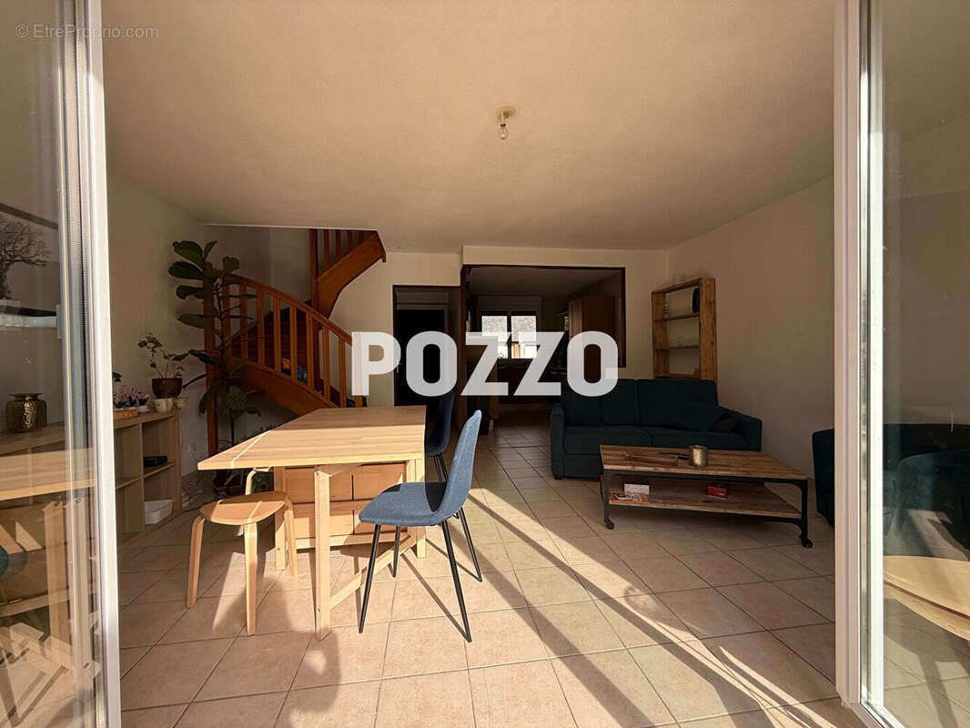 Maison à LA RIVIERE-SAINT-SAUVEUR