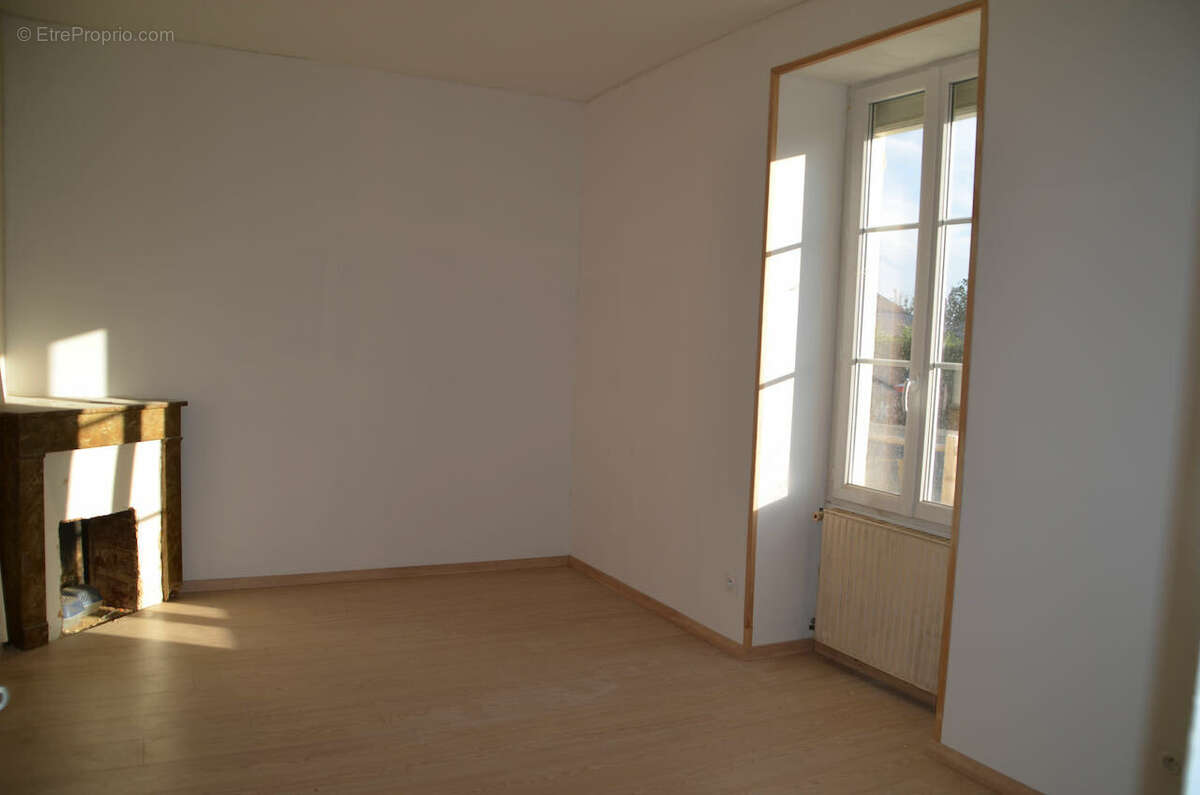 Maison en pierres de plain-pied à rénover - ST JEAN D HERMINE - 85210 - photo 5
