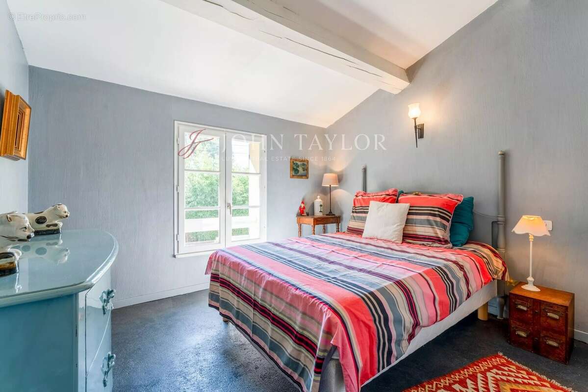 Maison de charme à vendre à Saint-Antoine – Grand terrain arboré de 2000 m² – Piscine – Studio indépendant - photo 11