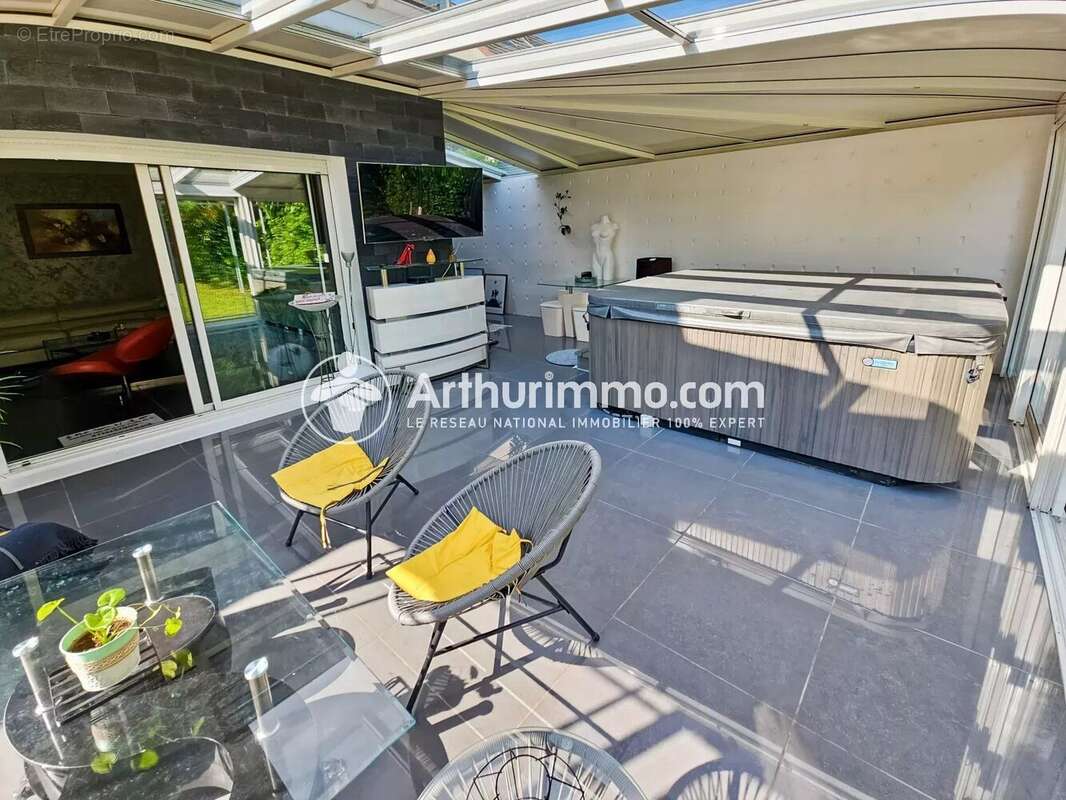 Maison à SAINT-PIERRE-DU-PERRAY