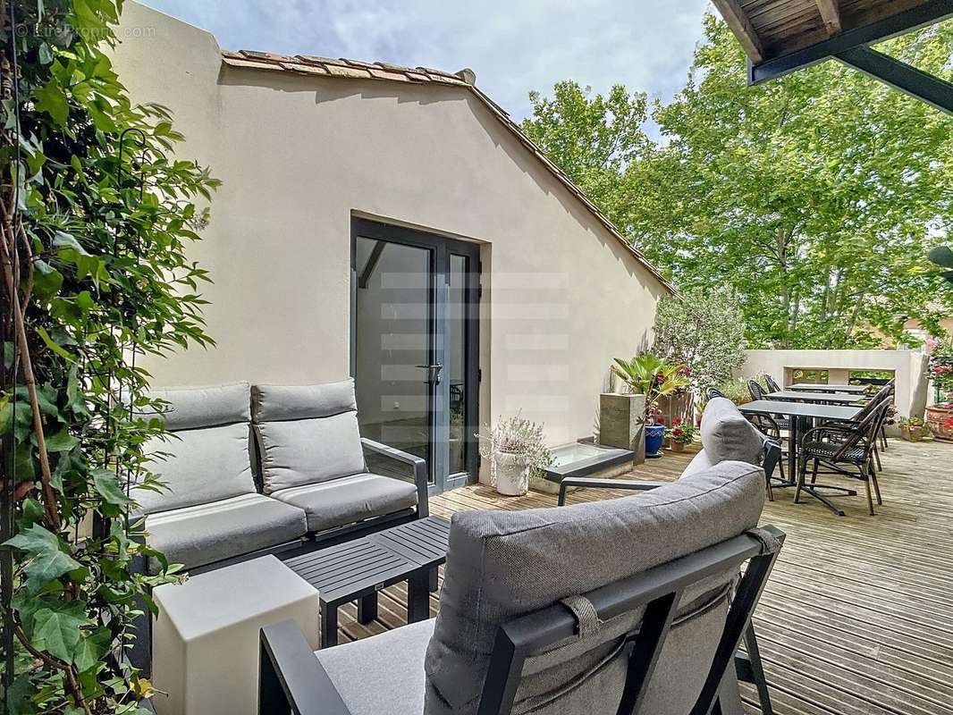 Commerce à LEZIGNAN-CORBIERES