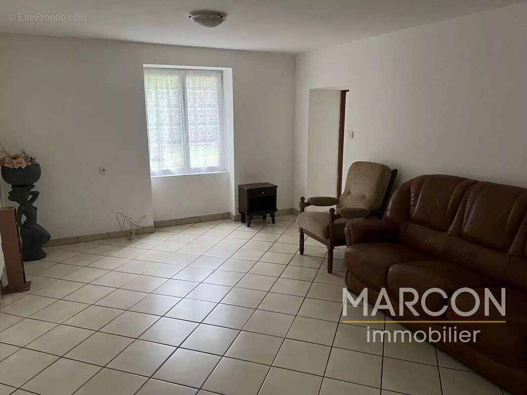 Maison à SAINT-QUENTIN-LA-CHABANNE