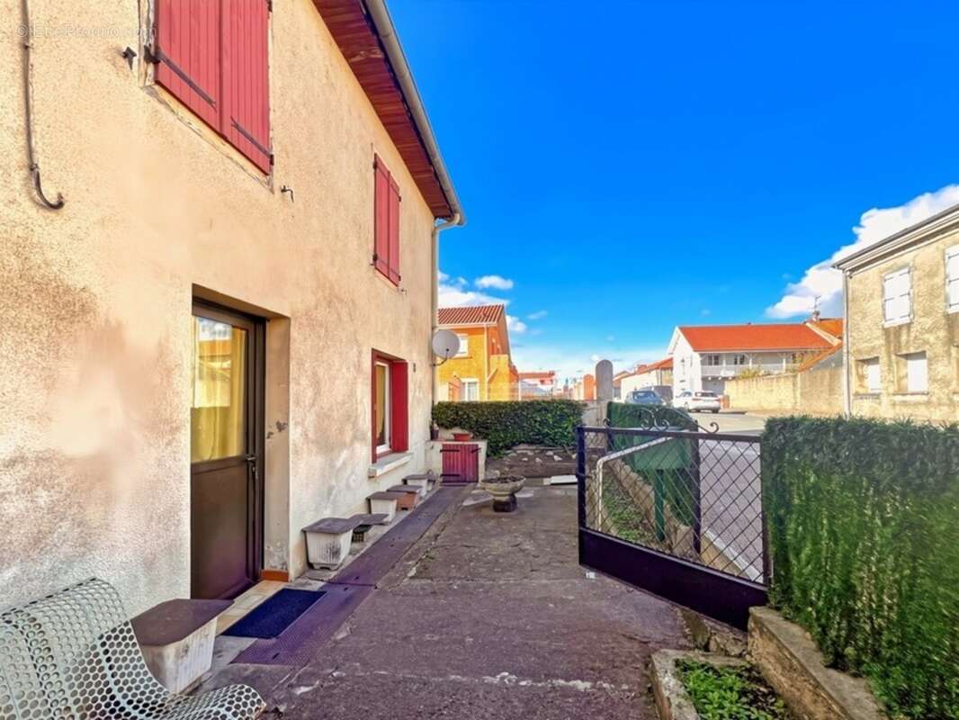 Maison de ville 92 m² t4  rabastens de bigorre (65) sans jardin - photo 4