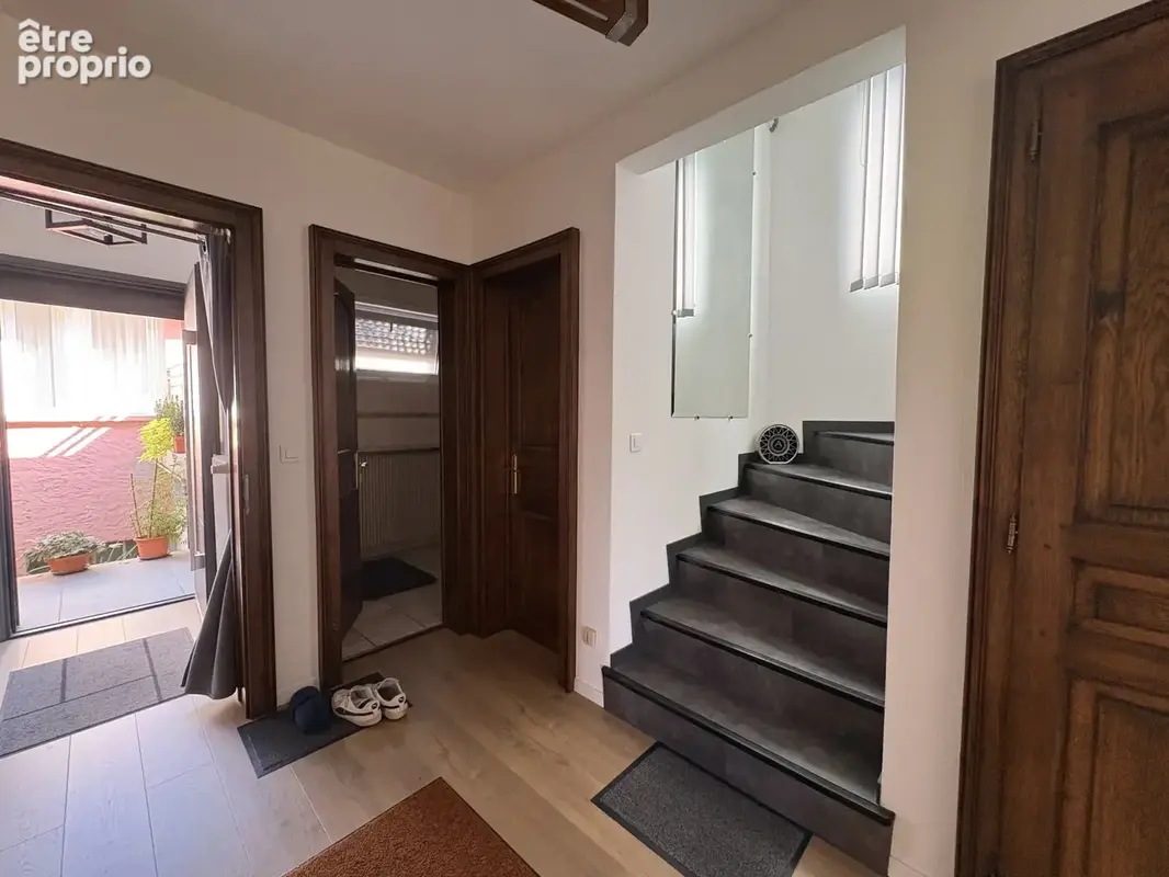 Charmante maison de 90 m2, idéalement située à Magstatt-le-Bas, offrant un cadre de vie chaleureux et fonction - photo 8