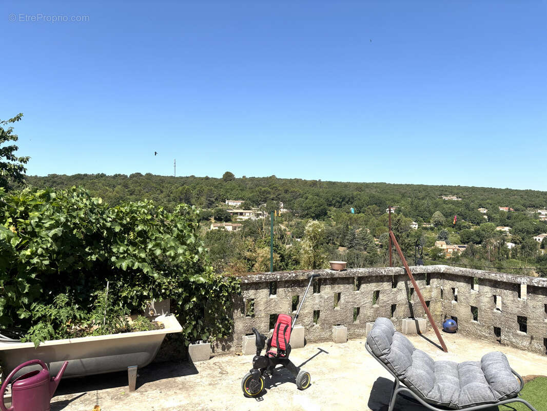 Grande maison de village avec garages et caves - photo 5