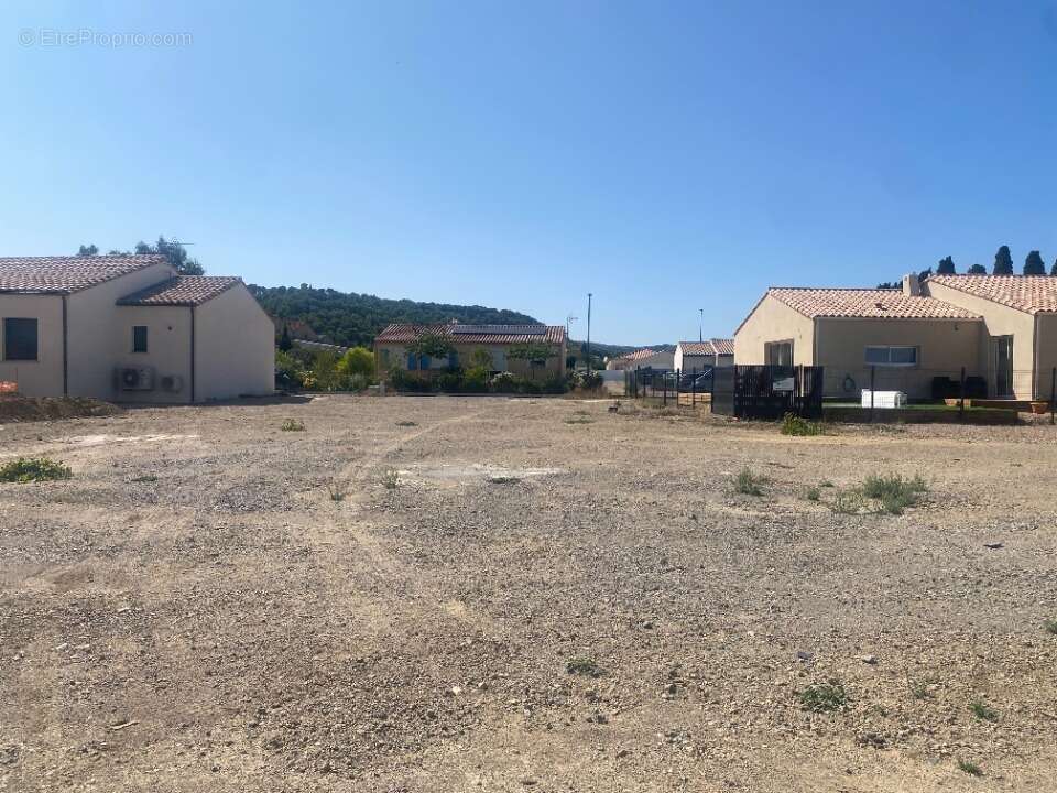 Terrain 401 m² à Roquefort-Des-Corbieres  - photo 2