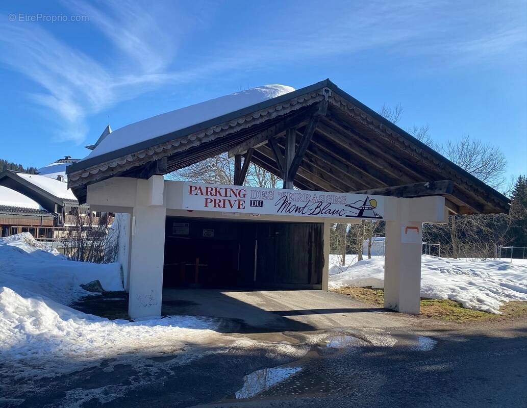 Parking à TANINGES