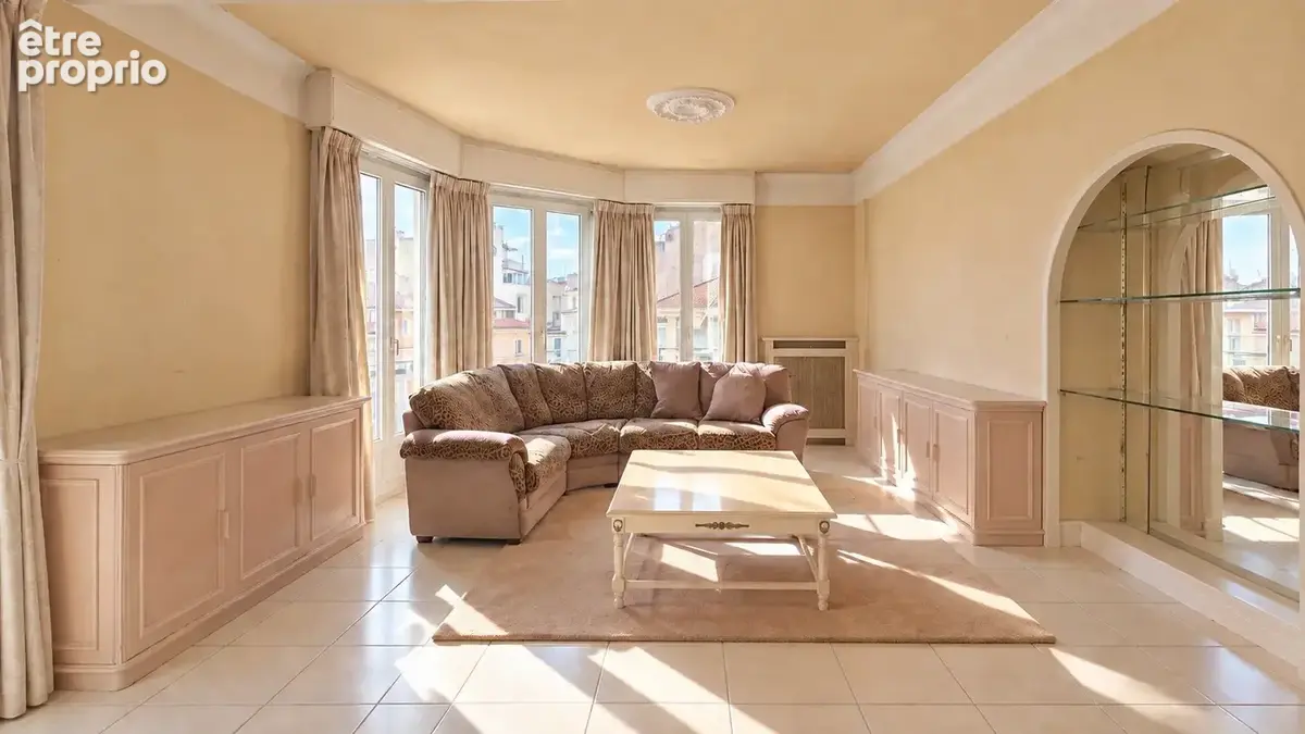 Nice  rue smolett  5 pièces 125 m²  5e étage  séjour en rotonde  balcons - photo 2