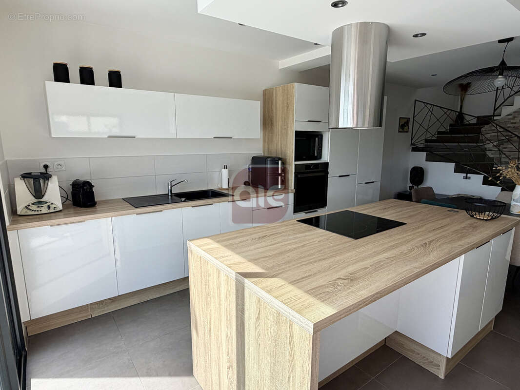 EXCLUSIVITÉ A.I.E. !! Superbe villa T4 récente avec vue dégagée. - photo 5