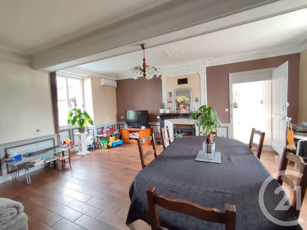 Maison à ARGENTRE-DU-PLESSIS