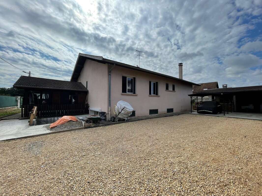 Maison à CHAVANOZ