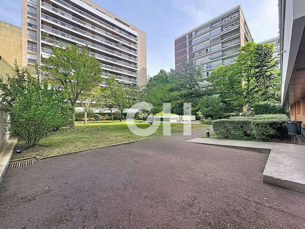Paris 11ème Bel appartement 3 pièces avec balcon et vue dégagée - photo 8