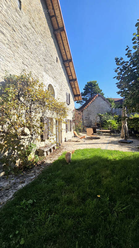 Maison à CHASSAGNE-SAINT-DENIS